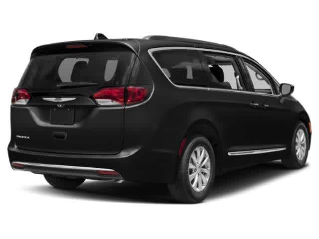 Thumbnail: 2019 Chrysler Pacifica - 3