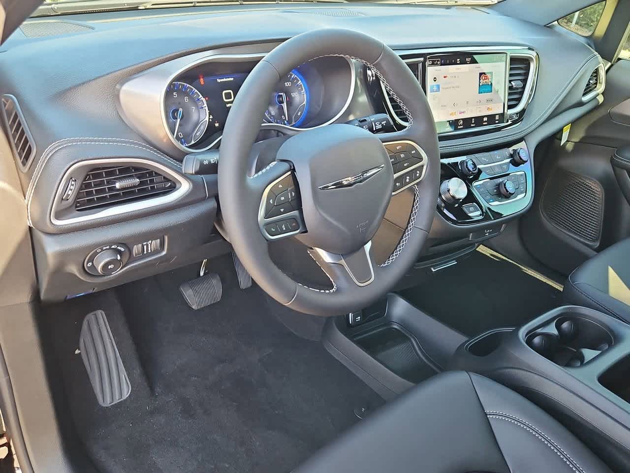 Thumbnail: 2026 Chrysler Pacifica - 10