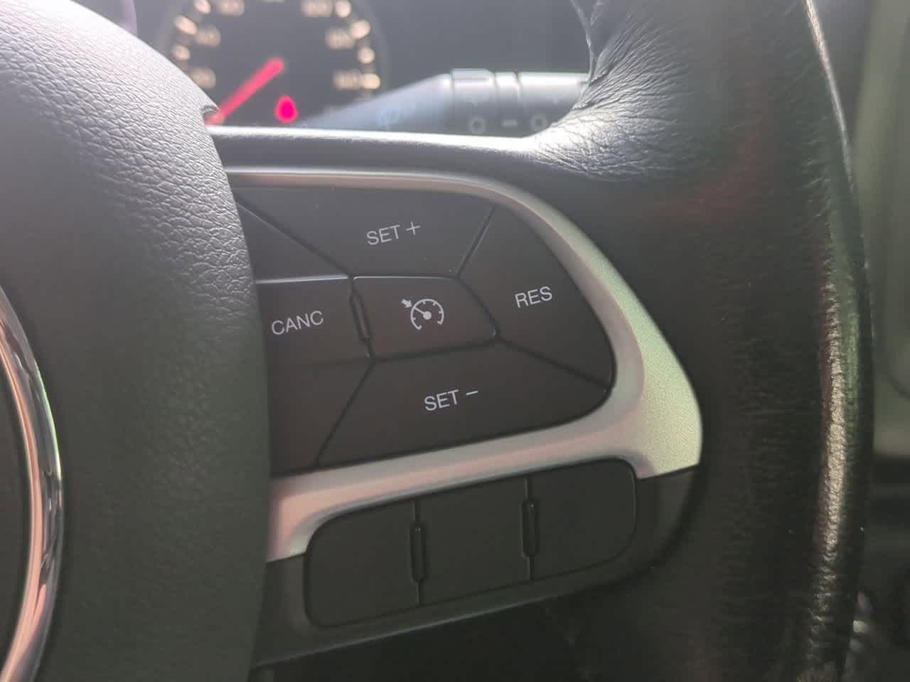 Thumbnail: 2018 Jeep Renegade - 25