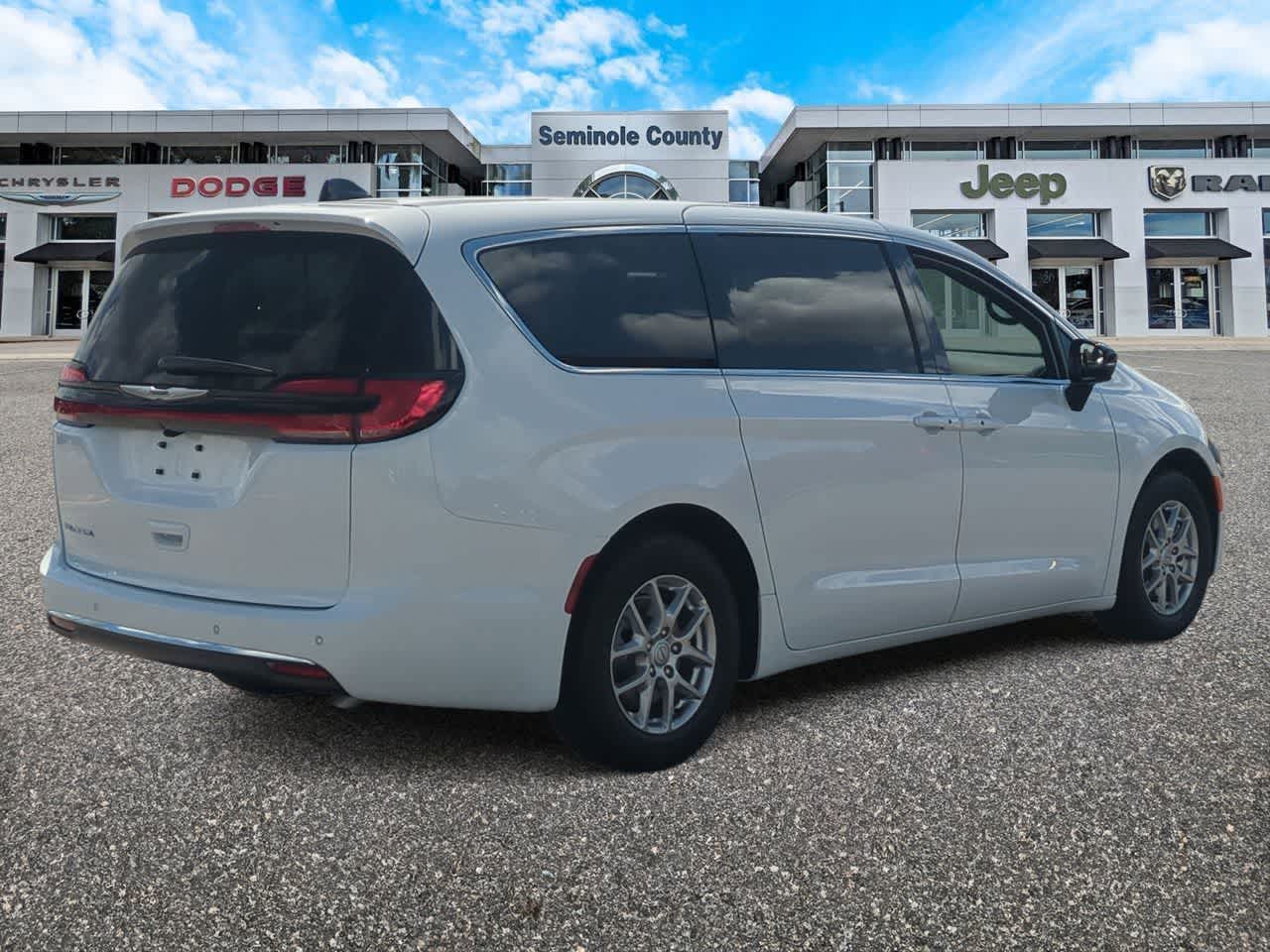 Thumbnail: 2026 Chrysler Pacifica - 8