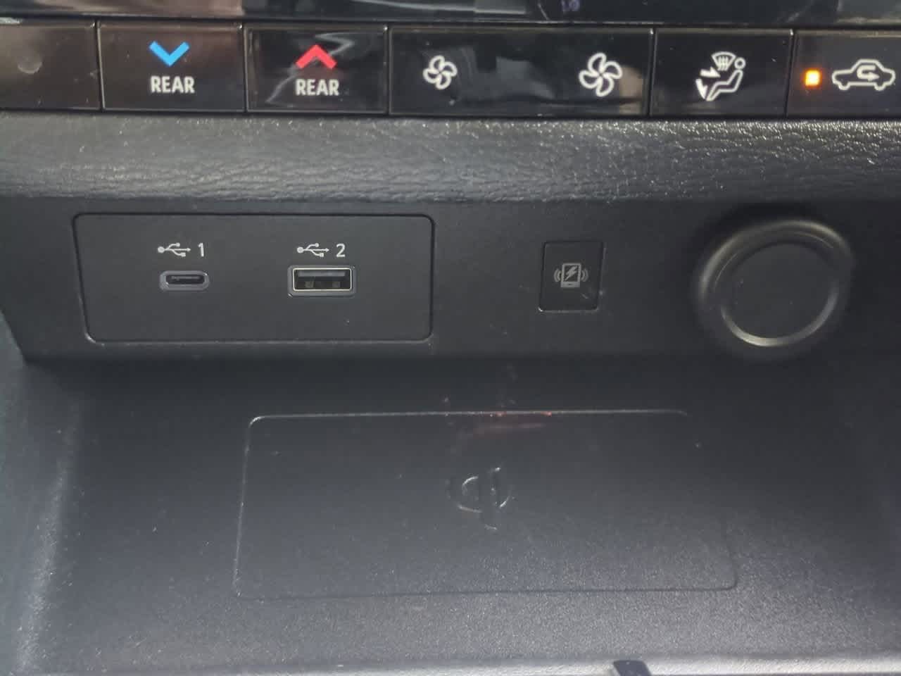 Thumbnail: 2024 Mitsubishi Outlander - 32