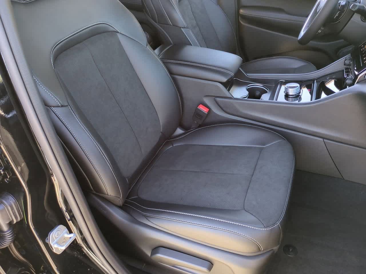 Thumbnail: 2025 Jeep Grand Cherokee - 23