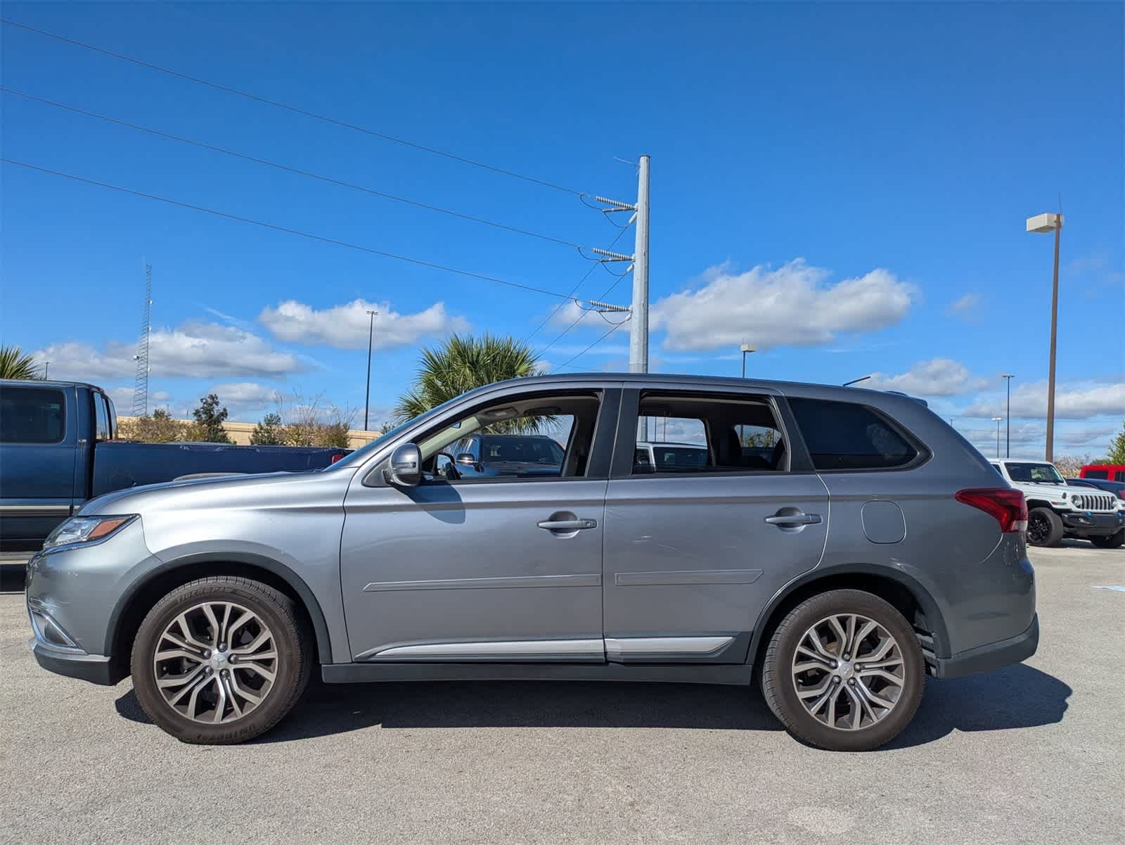 Thumbnail: 2016 Mitsubishi Outlander - 6