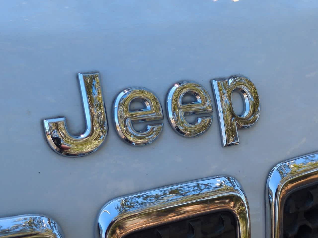 Thumbnail: 2019 Jeep Cherokee - 12