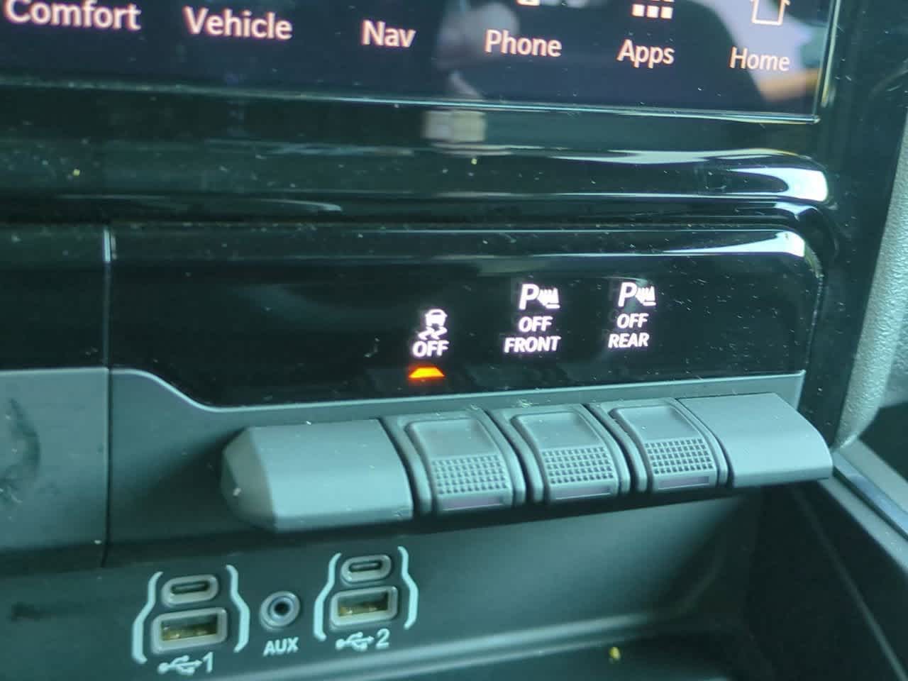 Thumbnail: 2025 RAM 1500 - 18