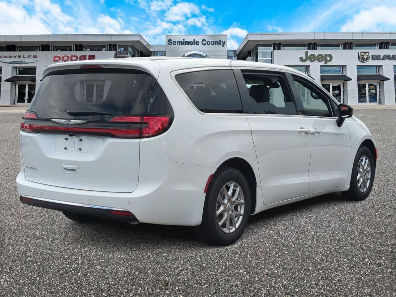 Thumbnail: 2026 Chrysler Pacifica - 8