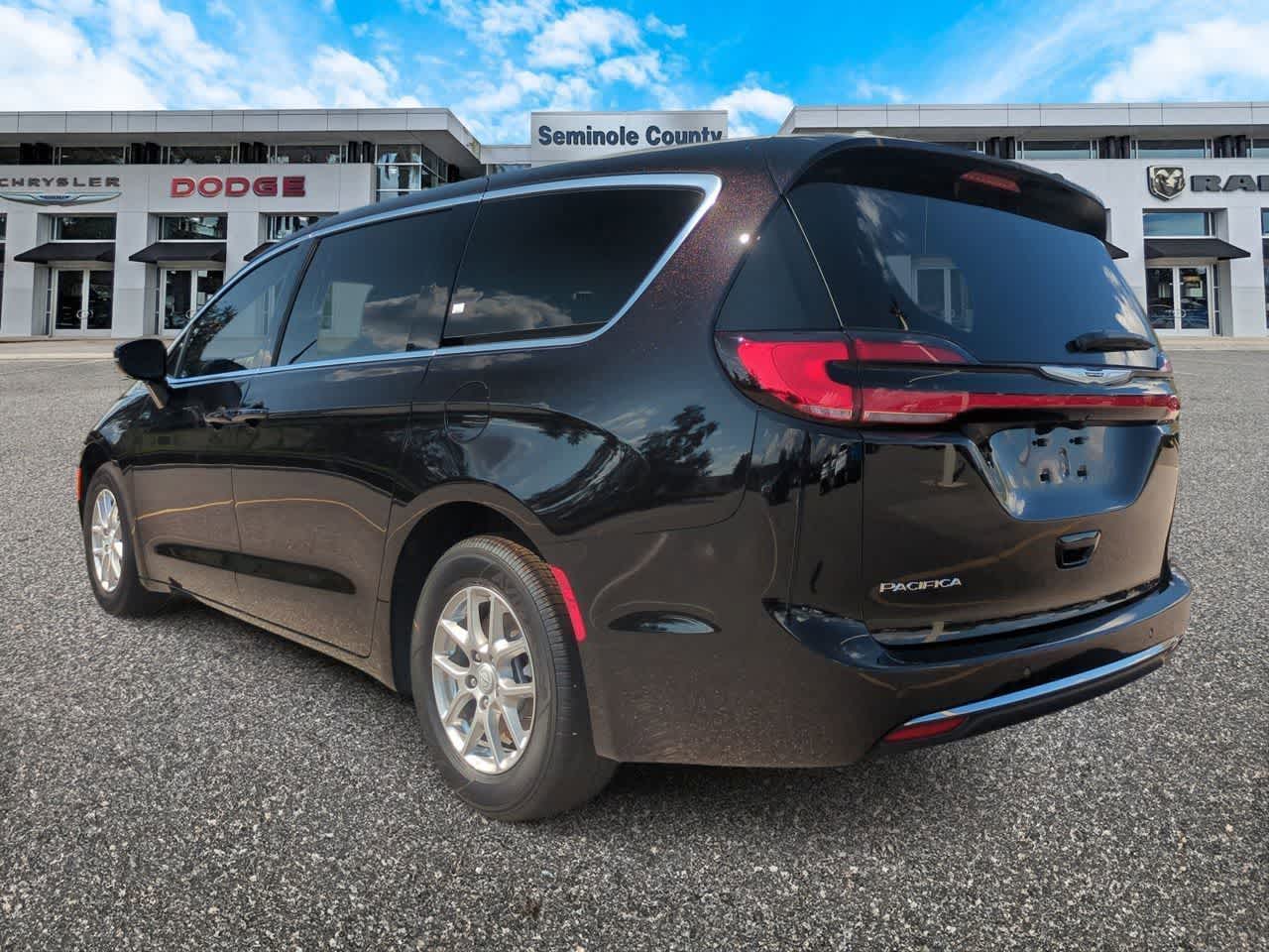 Thumbnail: 2026 Chrysler Pacifica - 6