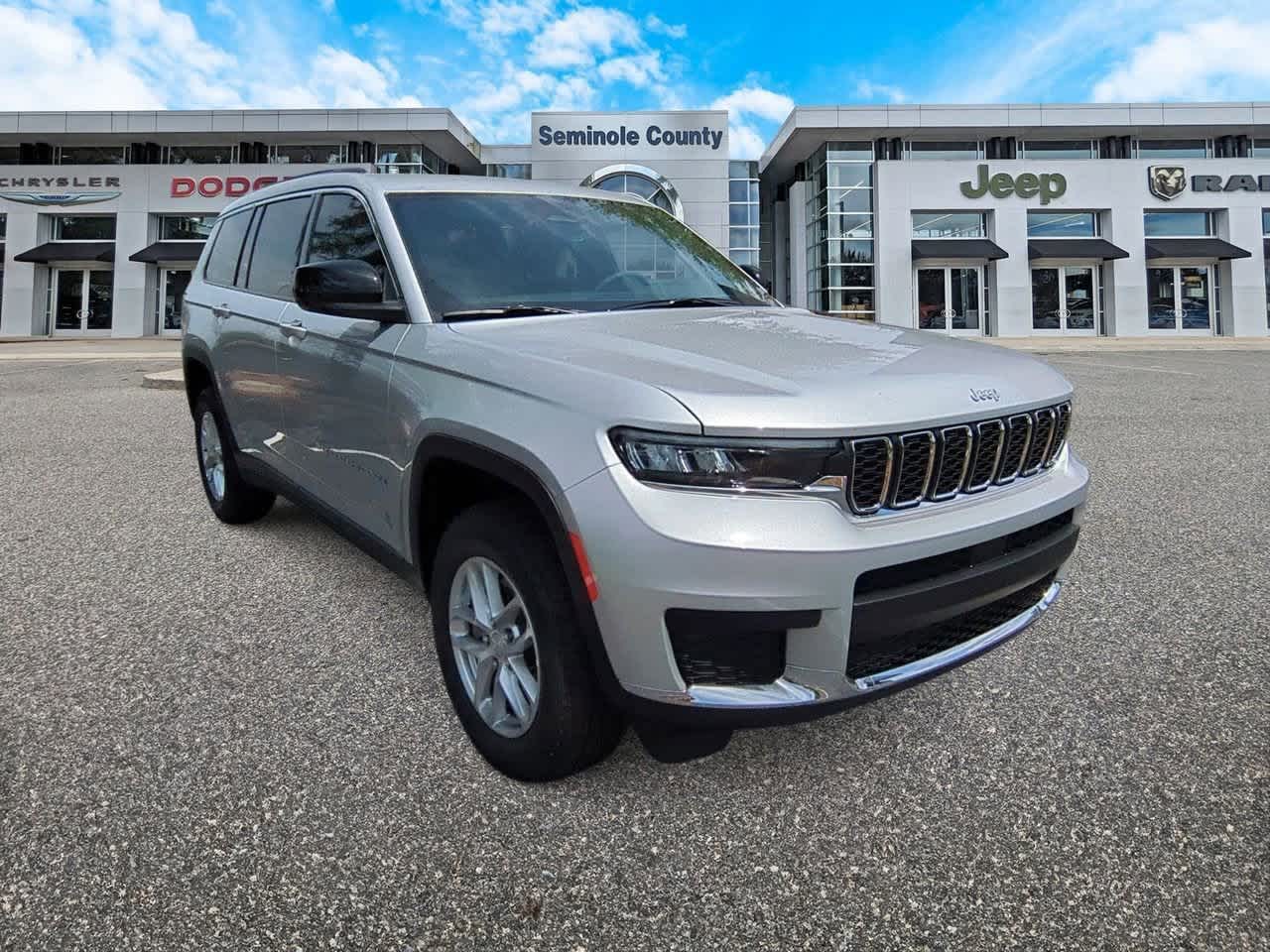 2025 Jeep Grand Cherokee L Laredo 2