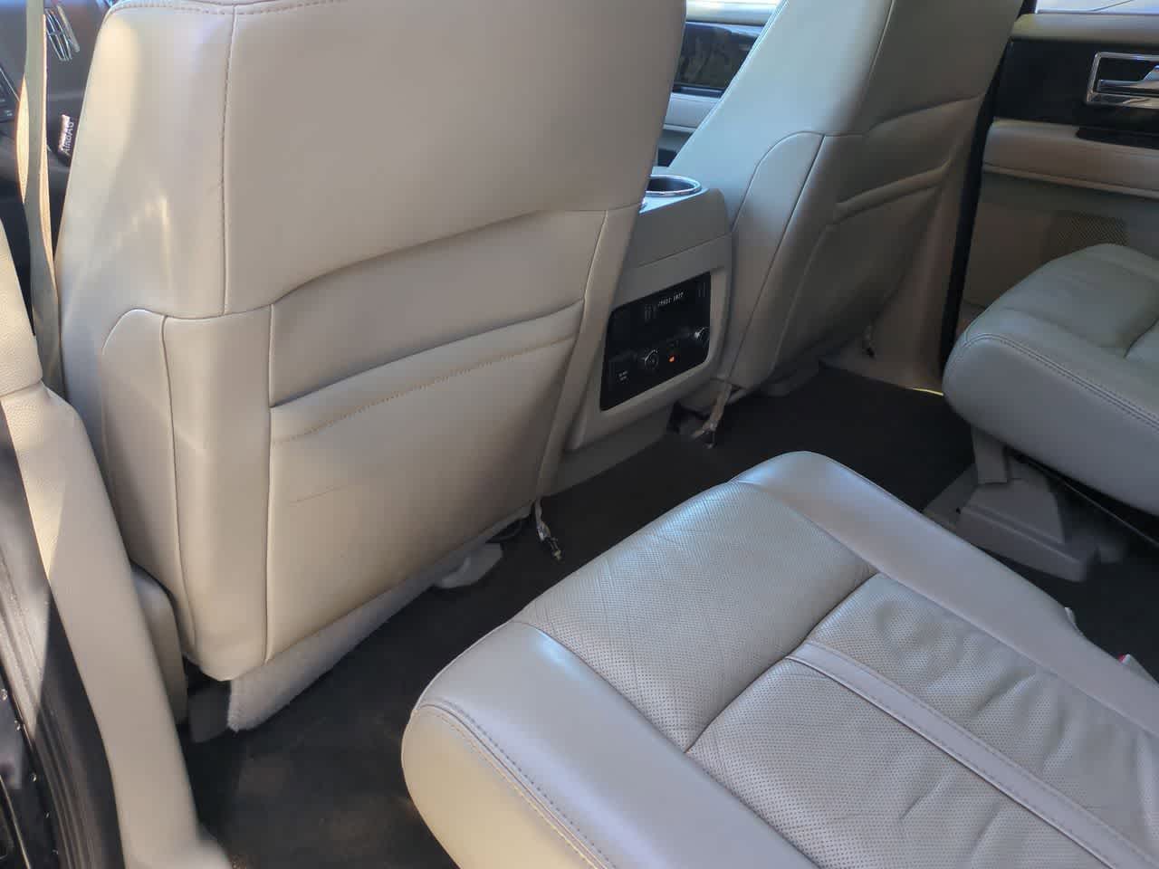 Thumbnail: 2017 Lincoln Navigator L - 19