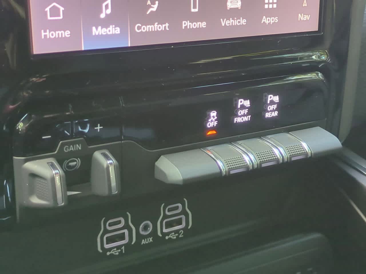 Thumbnail: 2026 RAM 1500 - 17