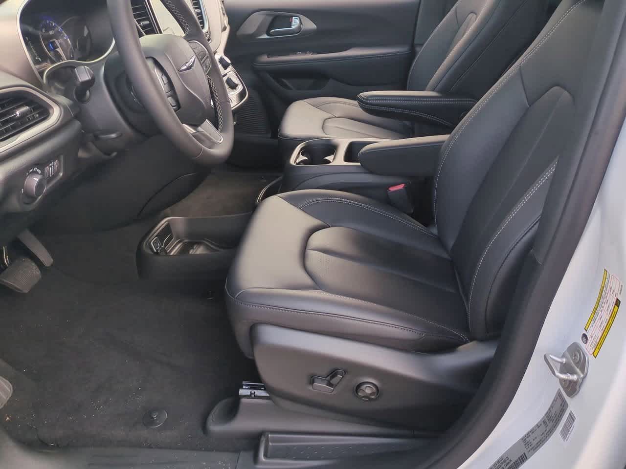 Thumbnail: 2026 Chrysler Voyager - 17