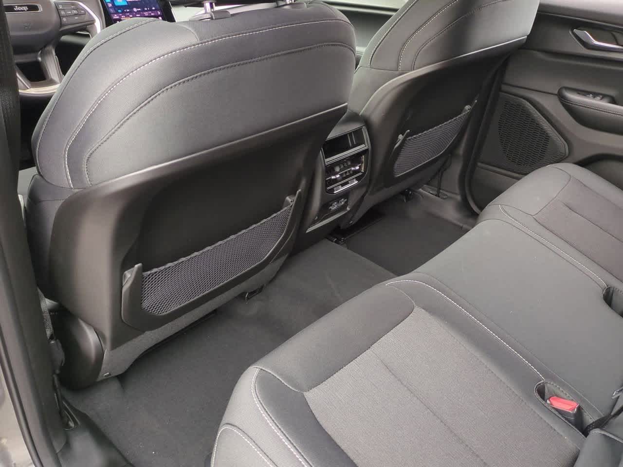 Thumbnail: 2025 Jeep Grand Cherokee - 18