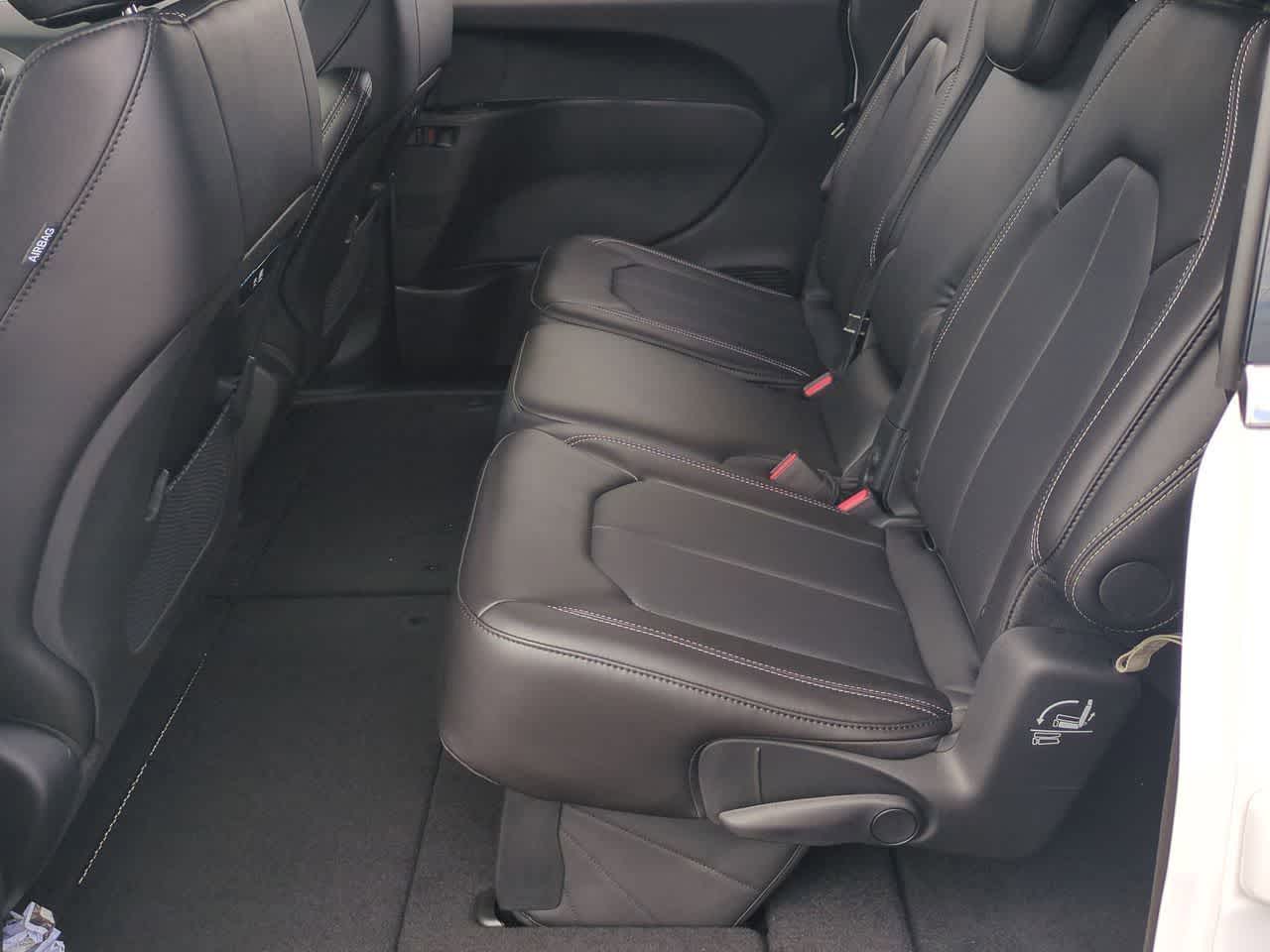 Thumbnail: 2026 Chrysler Pacifica - 20