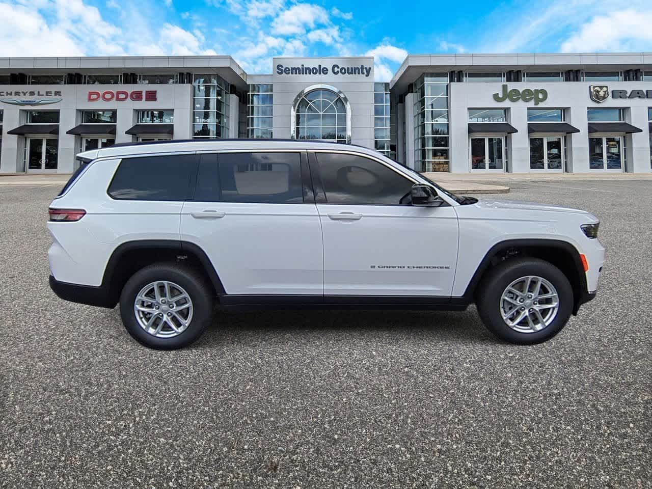 Thumbnail: 2025 Jeep Grand Cherokee L - 9