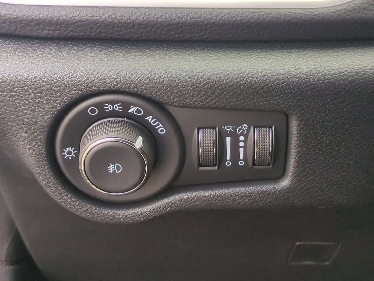 Thumbnail: 2026 Chrysler Pacifica - 18