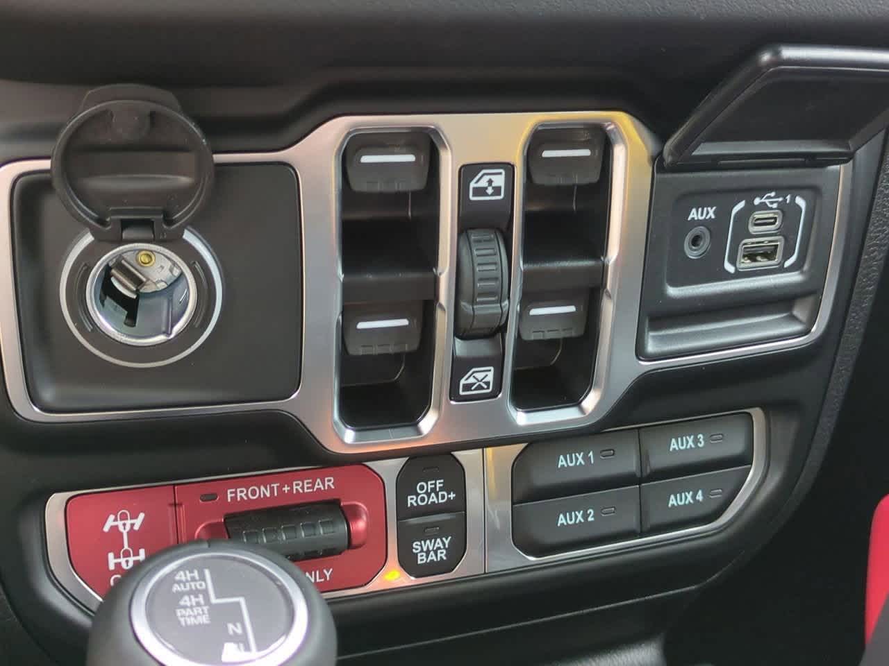 Thumbnail: 2025 Jeep Wrangler - 32