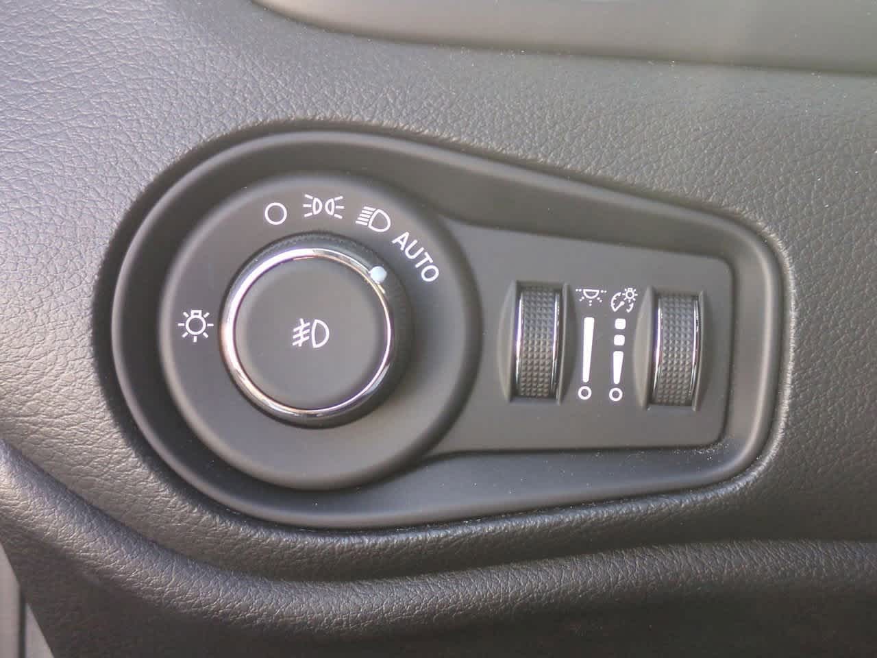 Thumbnail: 2022 Jeep Renegade - 18