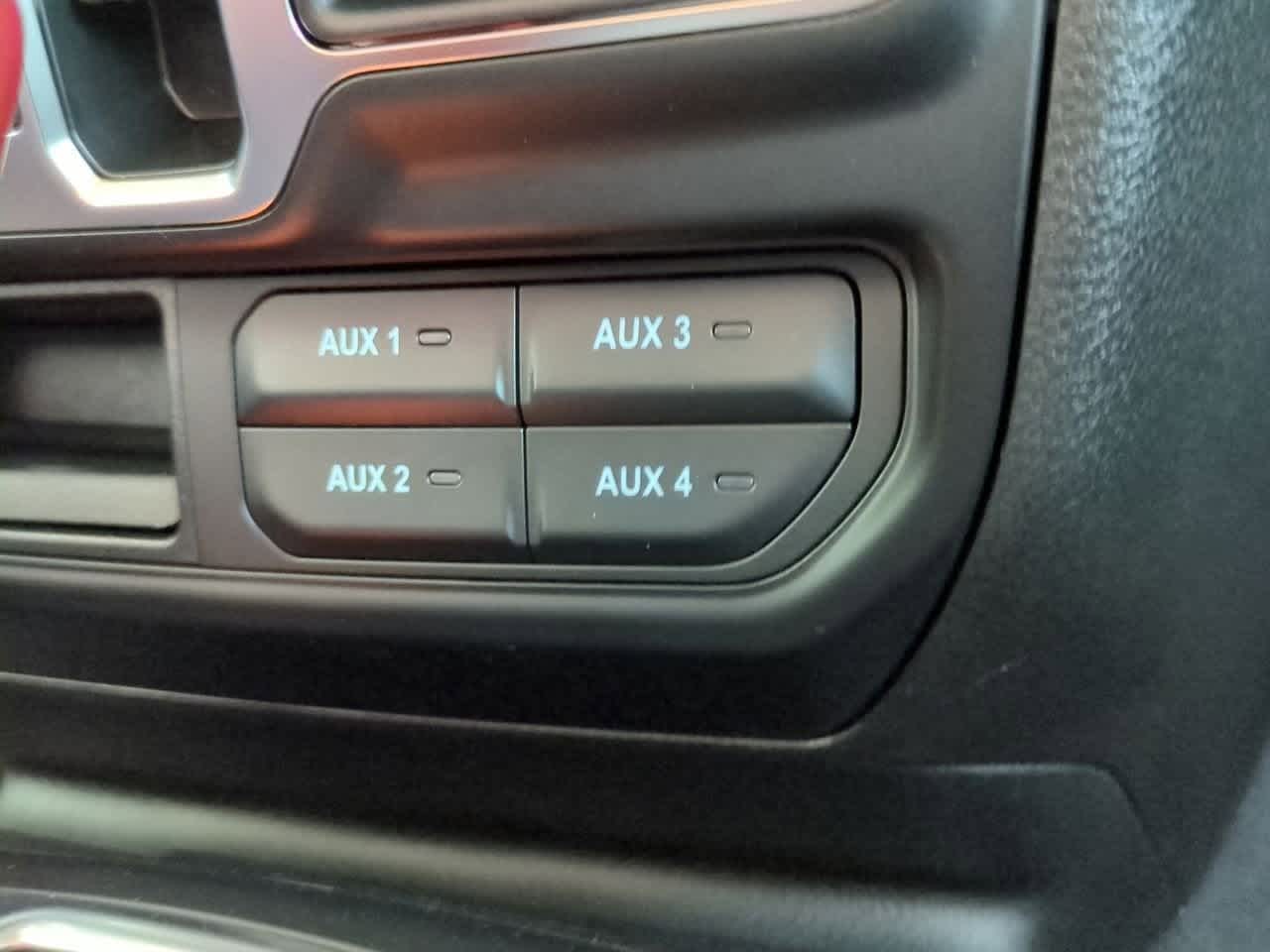 Thumbnail: 2025 Jeep Gladiator - 18