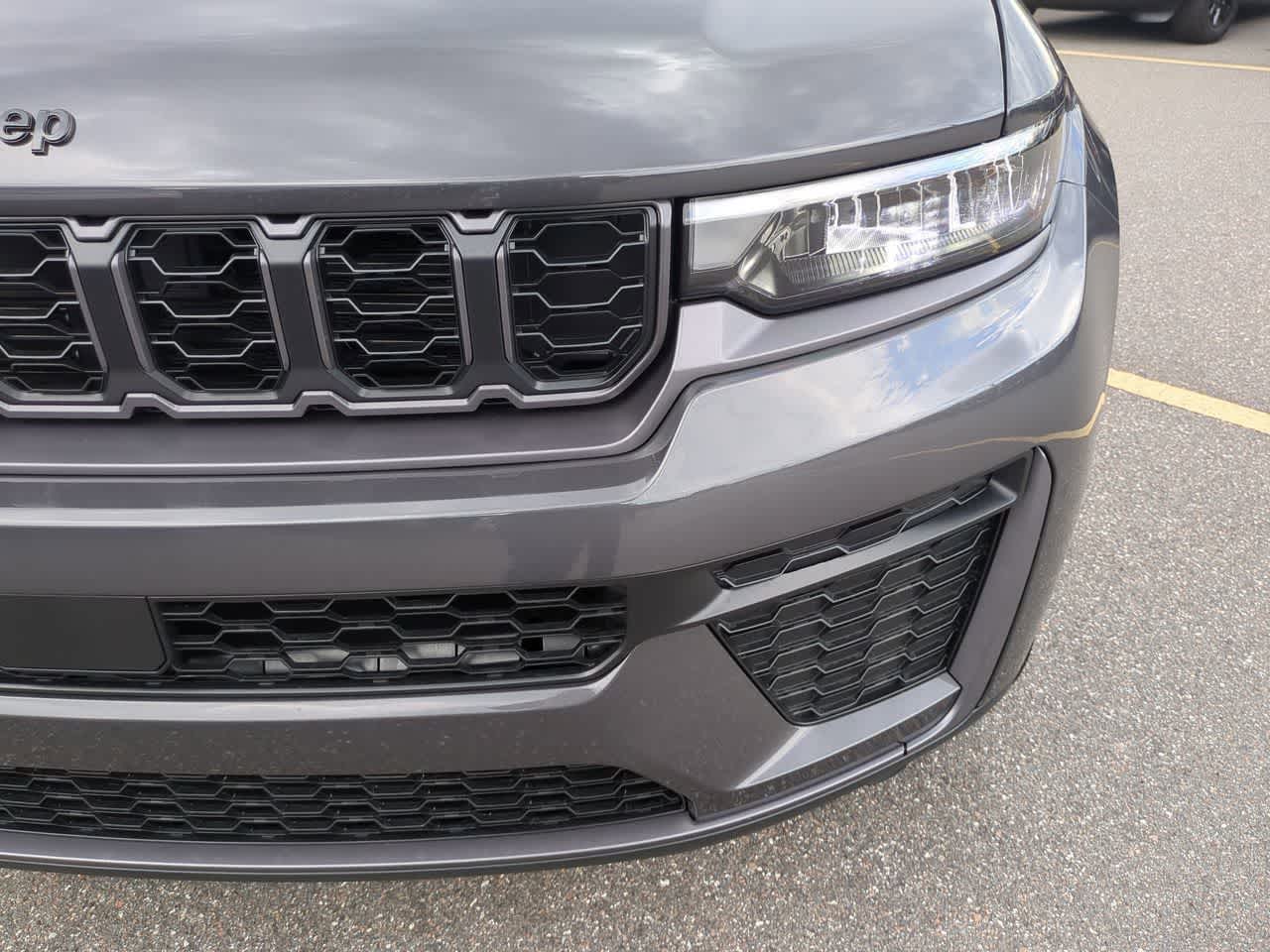 Thumbnail: 2026 Jeep Grand Cherokee - 11