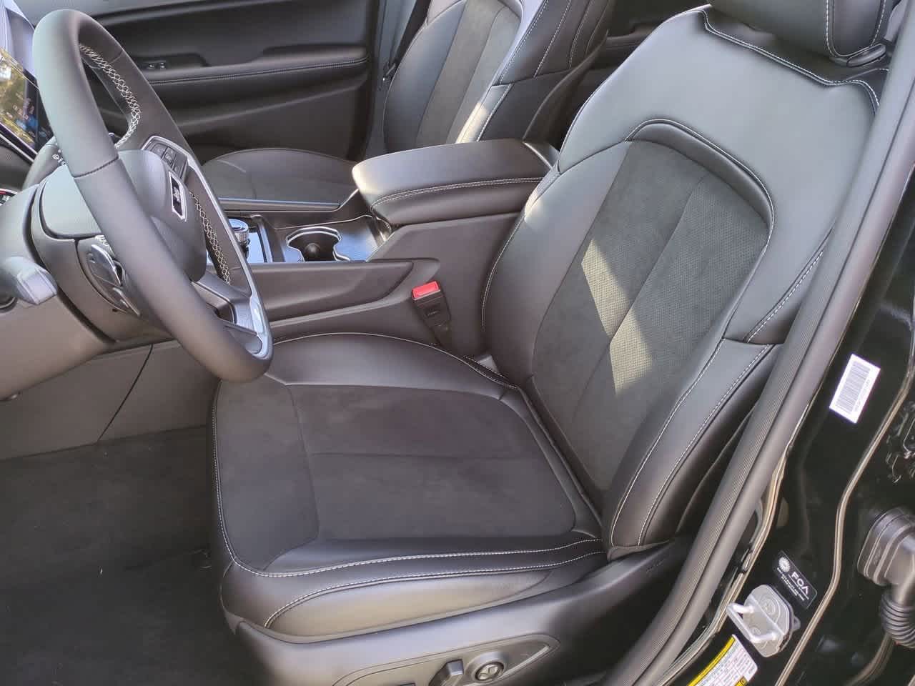 Thumbnail: 2025 Jeep Grand Cherokee - 16