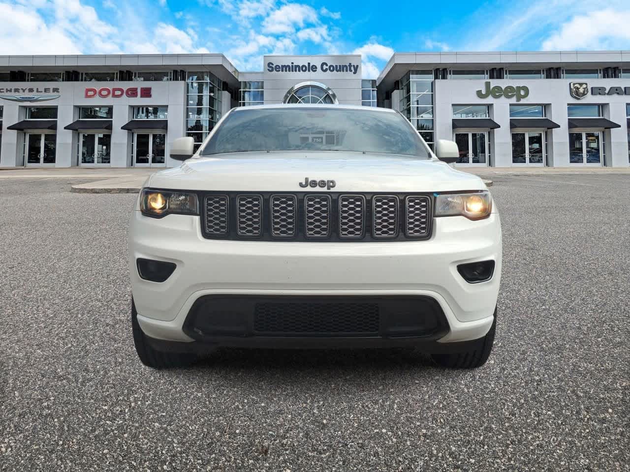 Thumbnail: 2022 Jeep Grand Cherokee - 3