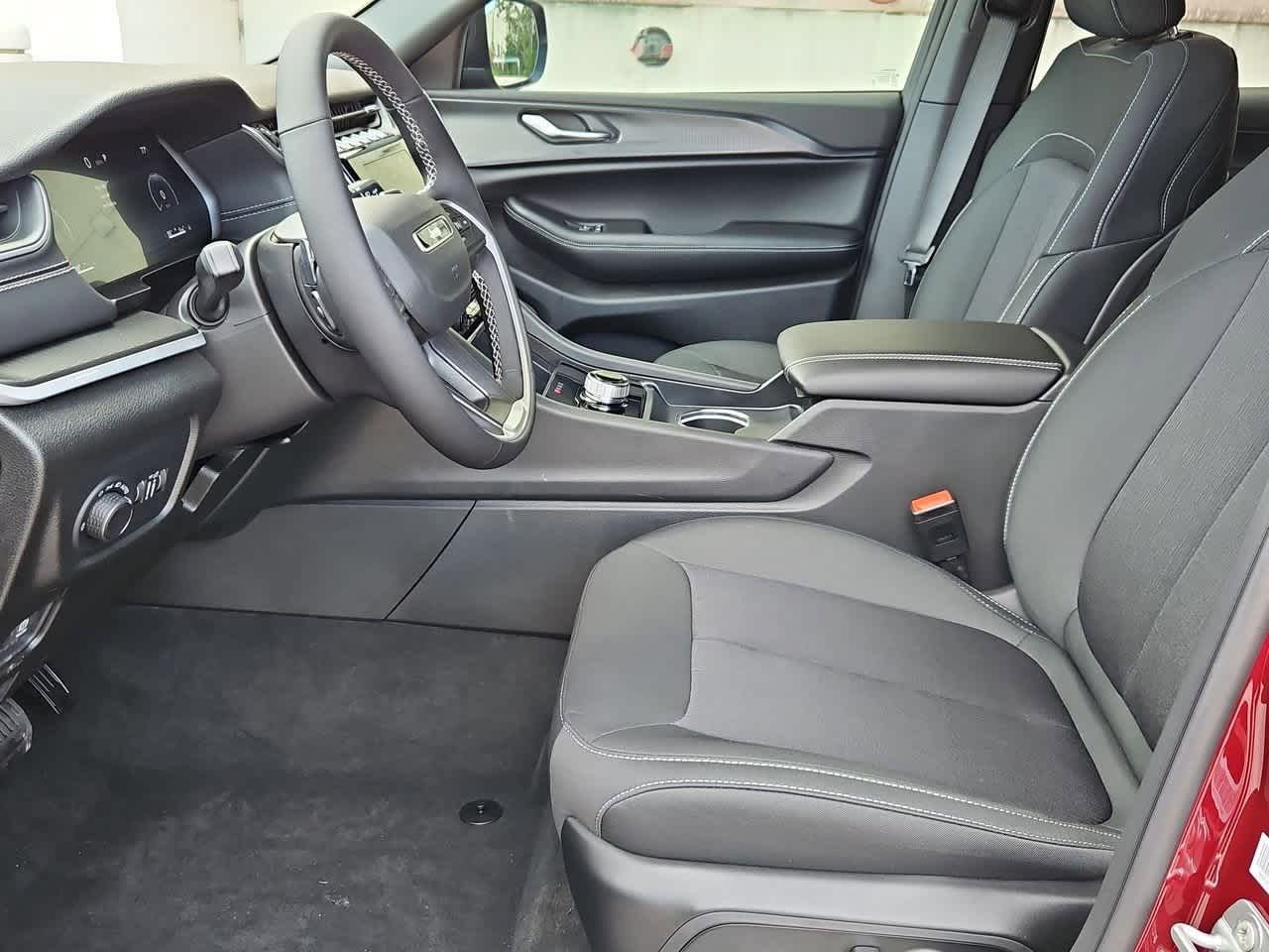 Thumbnail: 2025 Jeep Grand Cherokee L - 17