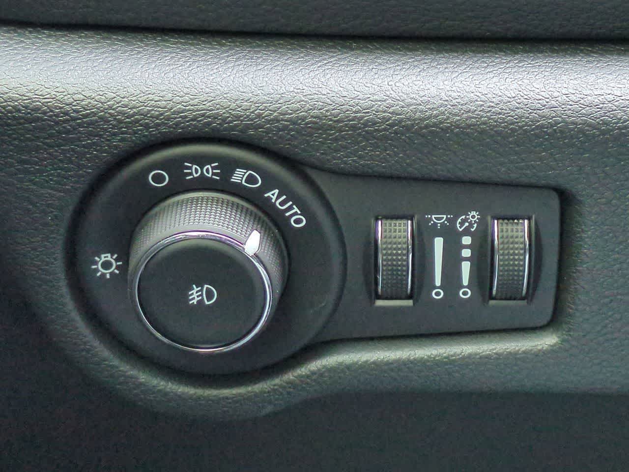 Thumbnail: 2026 Chrysler Pacifica - 18