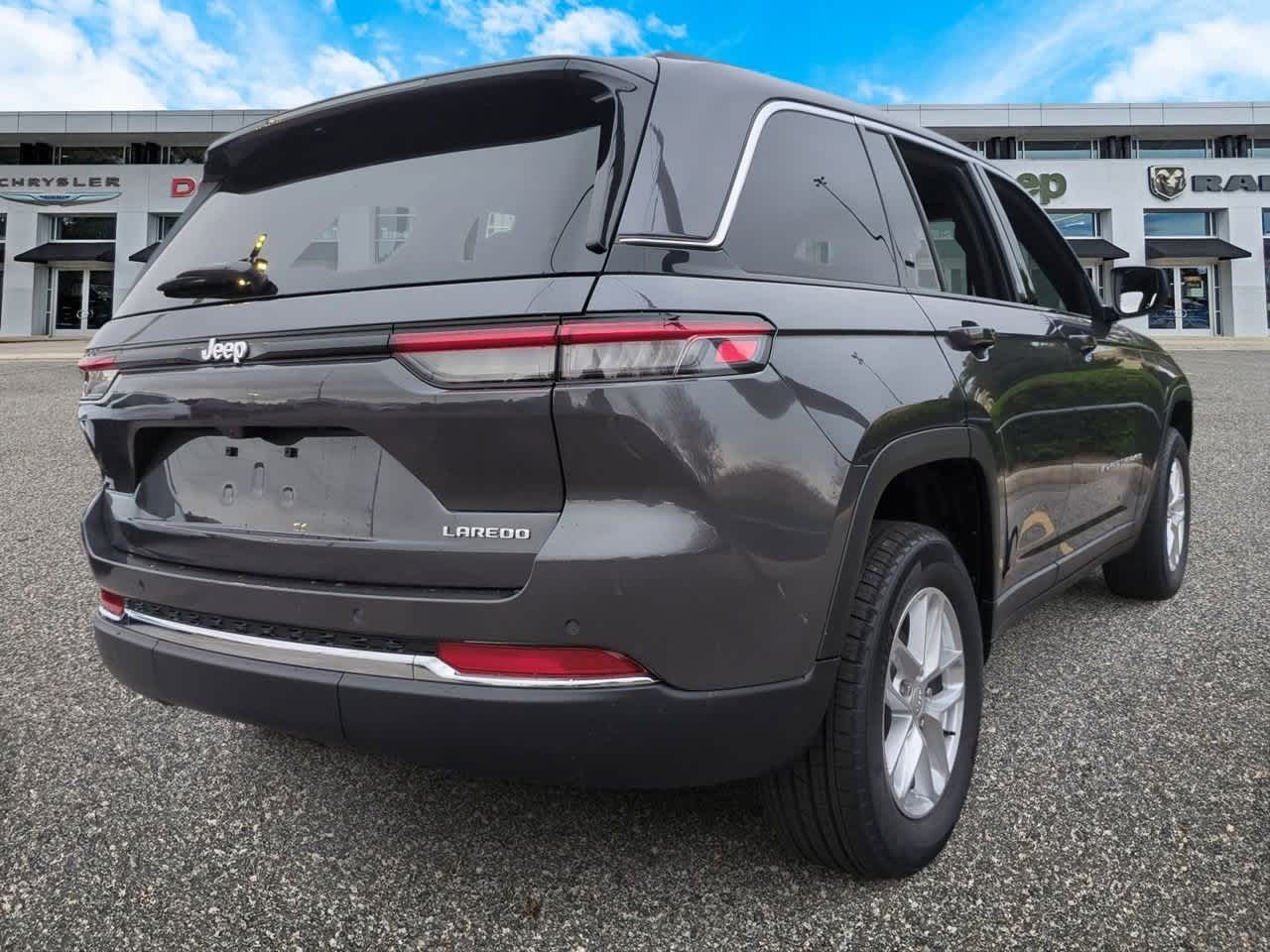 Thumbnail: 2025 Jeep Grand Cherokee - 8