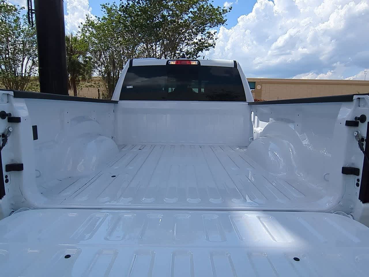 Thumbnail: 2025 RAM 1500 - 33