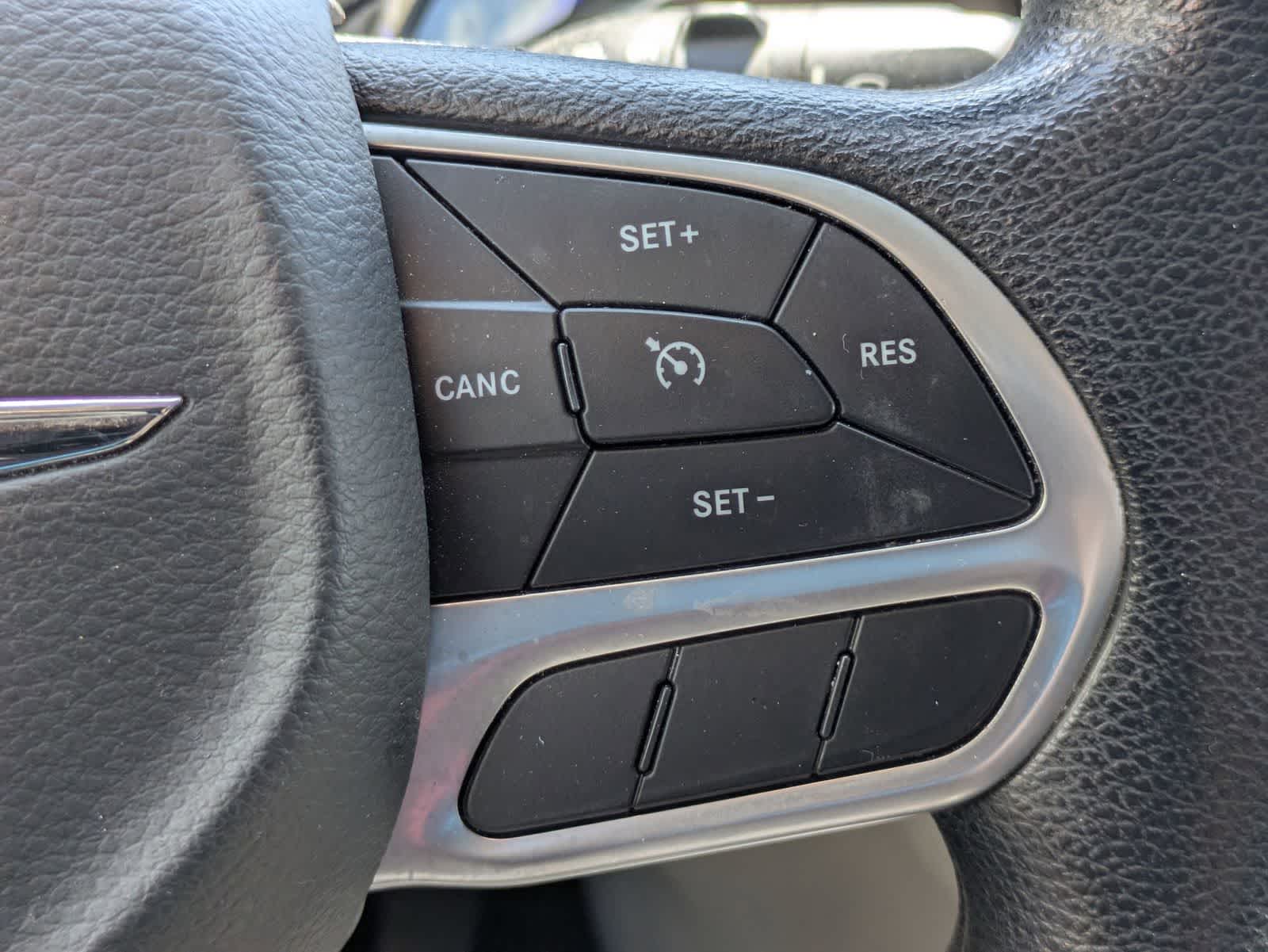 Thumbnail: 2020 Chrysler Voyager - 8