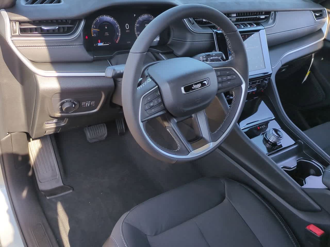 Thumbnail: 2025 Jeep Grand Cherokee - 10