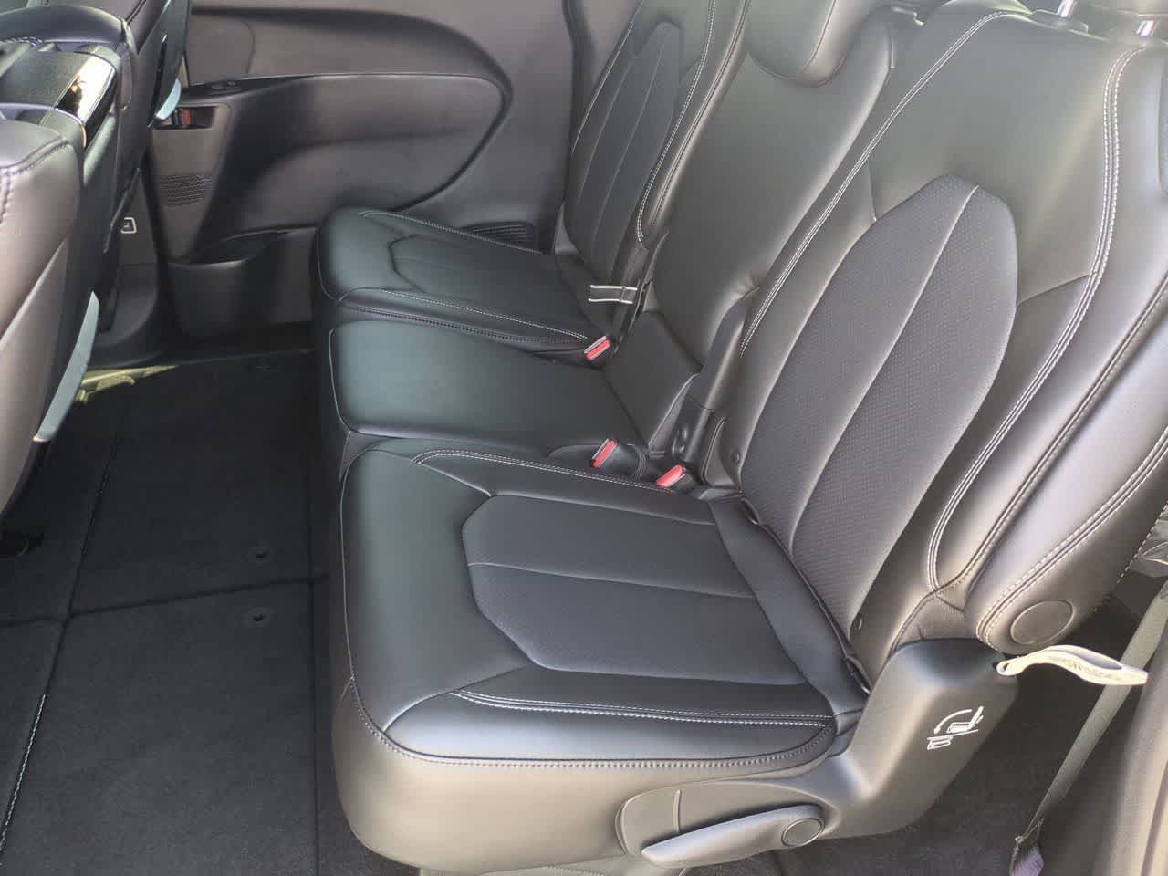 Thumbnail: 2026 Chrysler Pacifica - 21