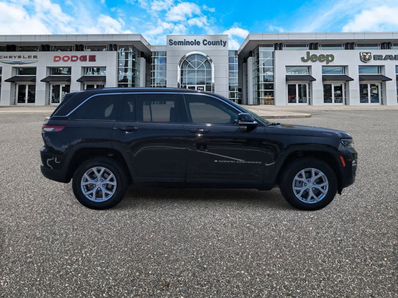 Thumbnail: 2024 Jeep Grand Cherokee - 9