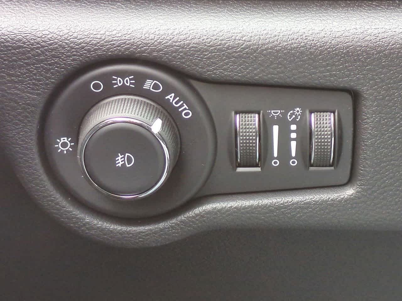 Thumbnail: 2026 Chrysler Pacifica - 18