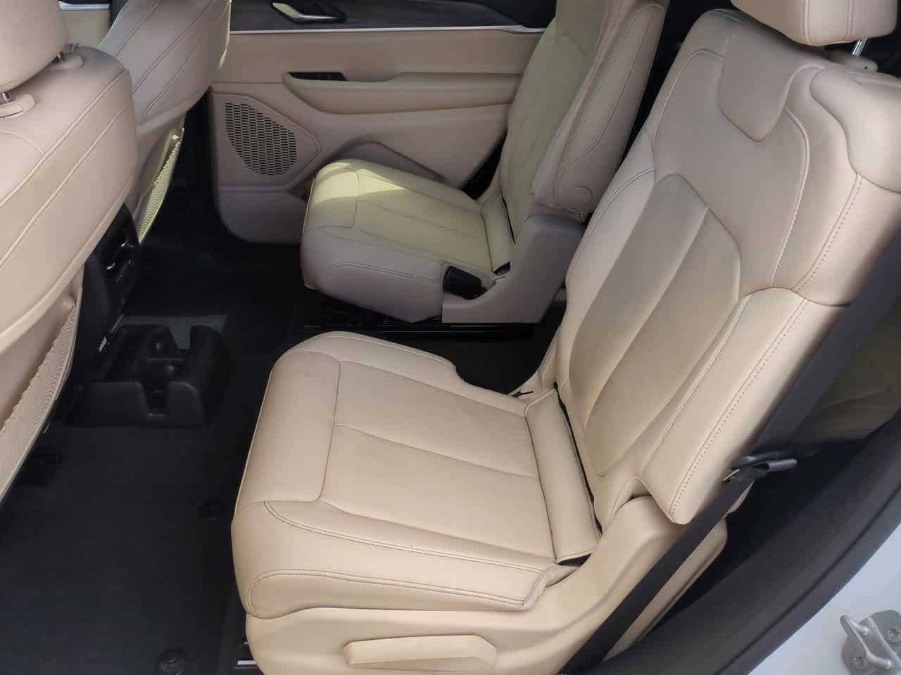 Thumbnail: 2023 Jeep Grand Cherokee L - 20