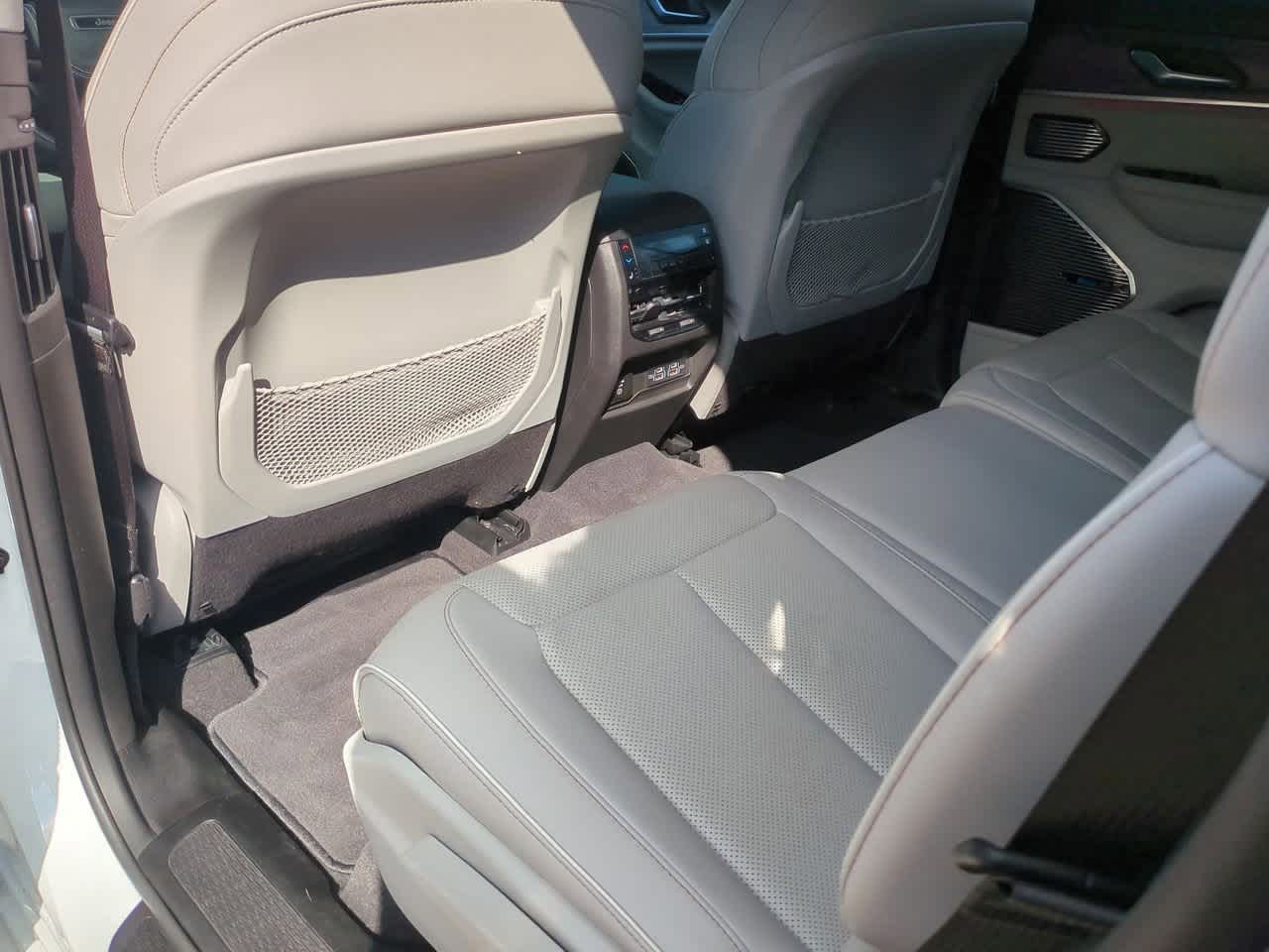 Thumbnail: 2022 Jeep Grand Cherokee L - 19