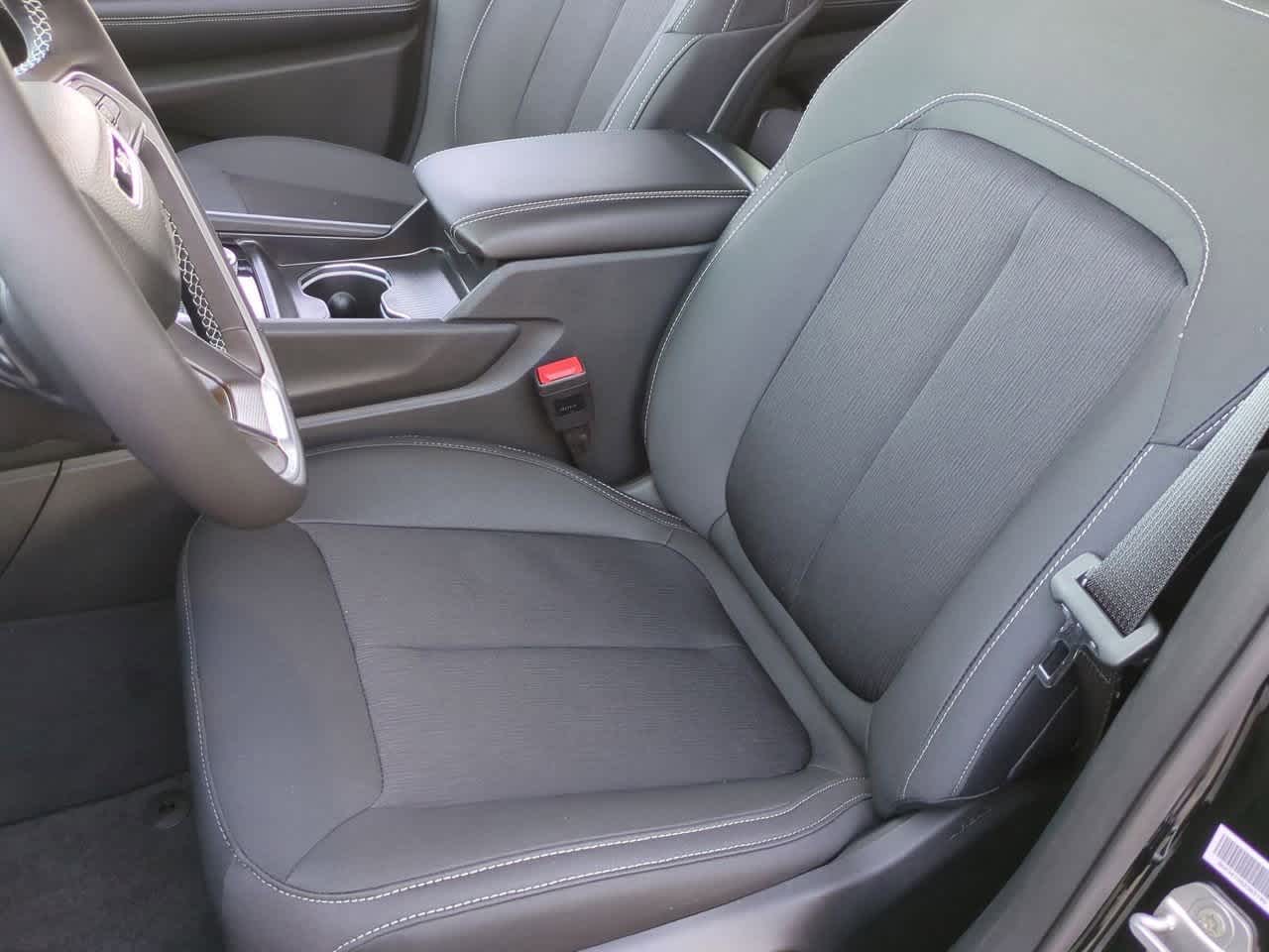 Thumbnail: 2025 Jeep Grand Cherokee - 16