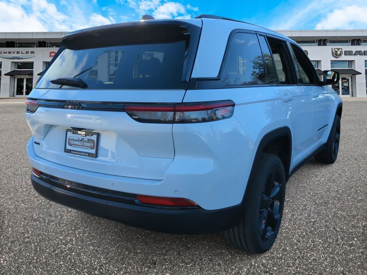 Thumbnail: 2025 Jeep Grand Cherokee - 8