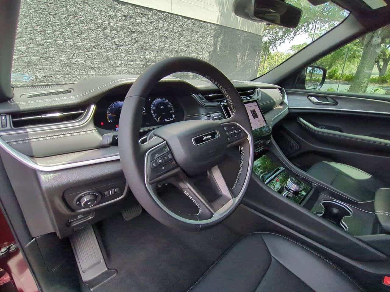 Thumbnail: 2025 Jeep Grand Cherokee - 10