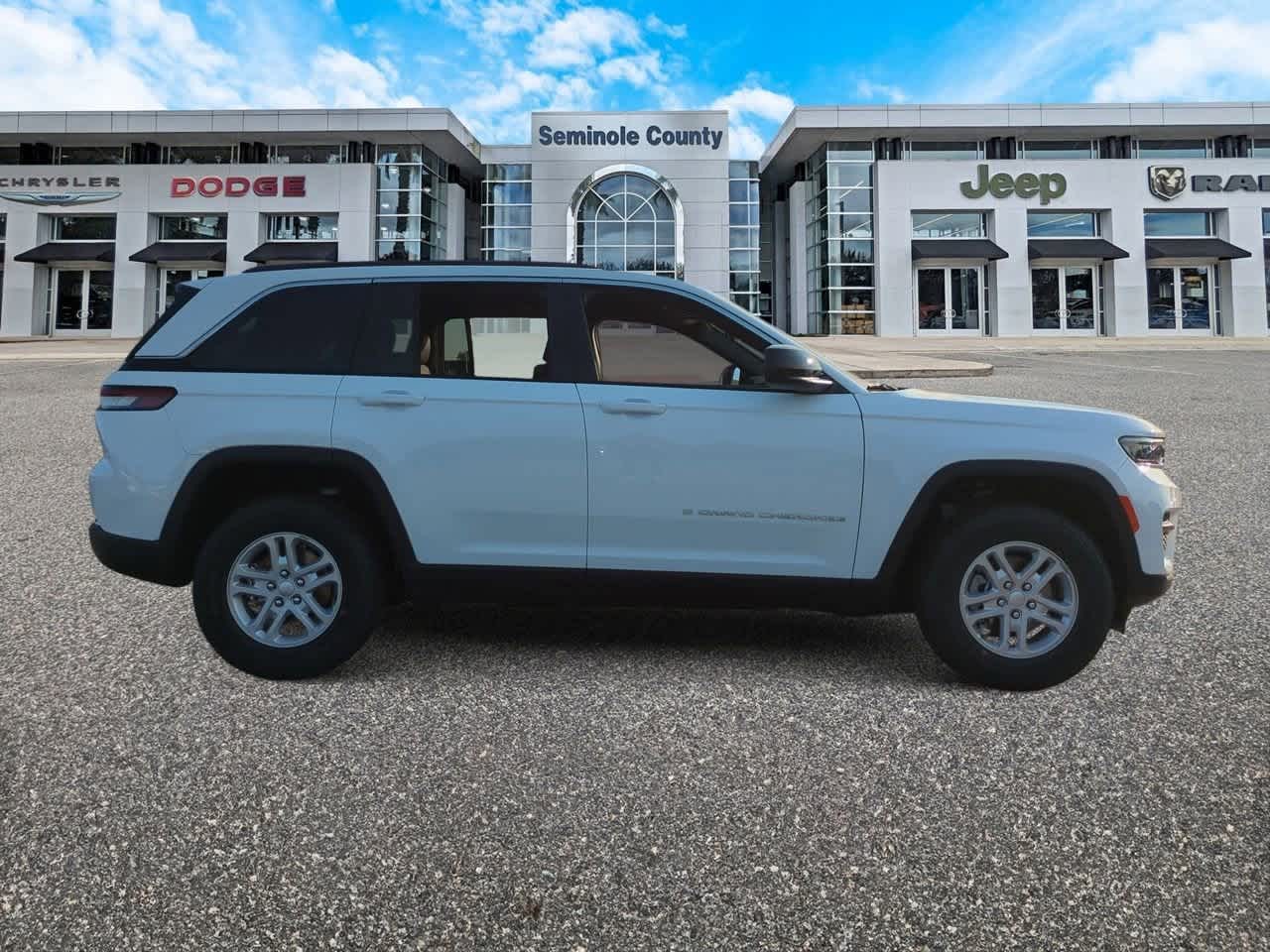 Thumbnail: 2025 Jeep Grand Cherokee - 9