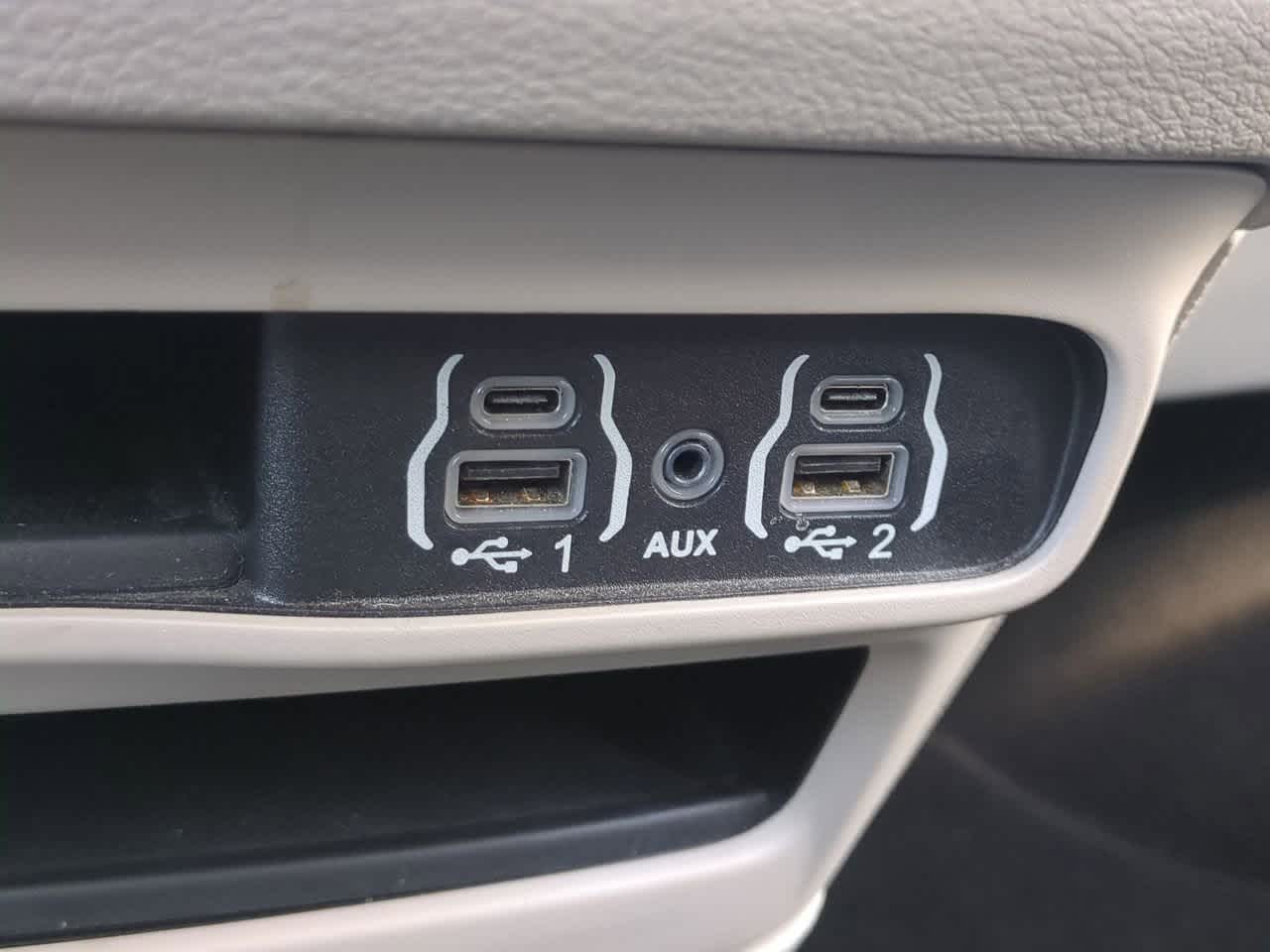 Thumbnail: 2023 Chrysler Pacifica - 30