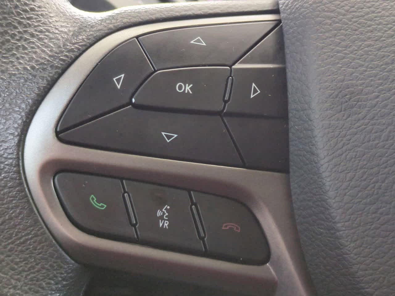 Thumbnail: 2020 Jeep Cherokee - 24