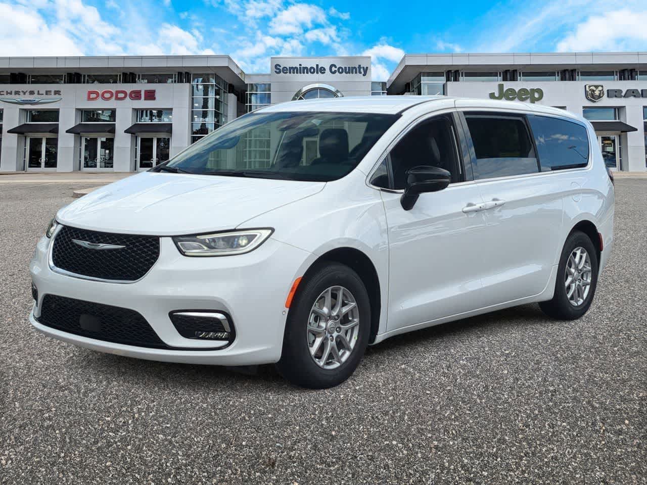 Thumbnail: 2026 Chrysler Pacifica - 4