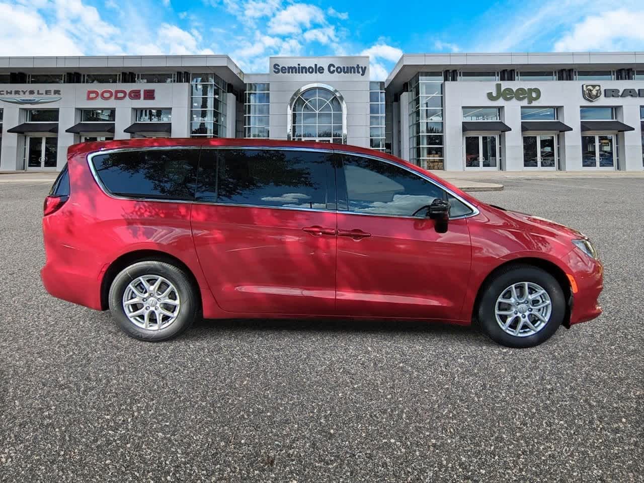 Thumbnail: 2026 Chrysler Voyager - 9