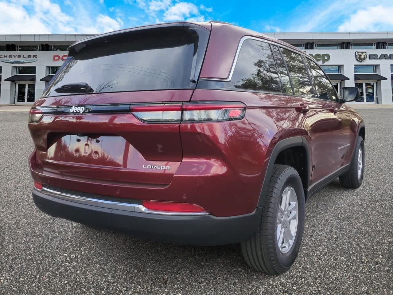 Thumbnail: 2025 Jeep Grand Cherokee - 8