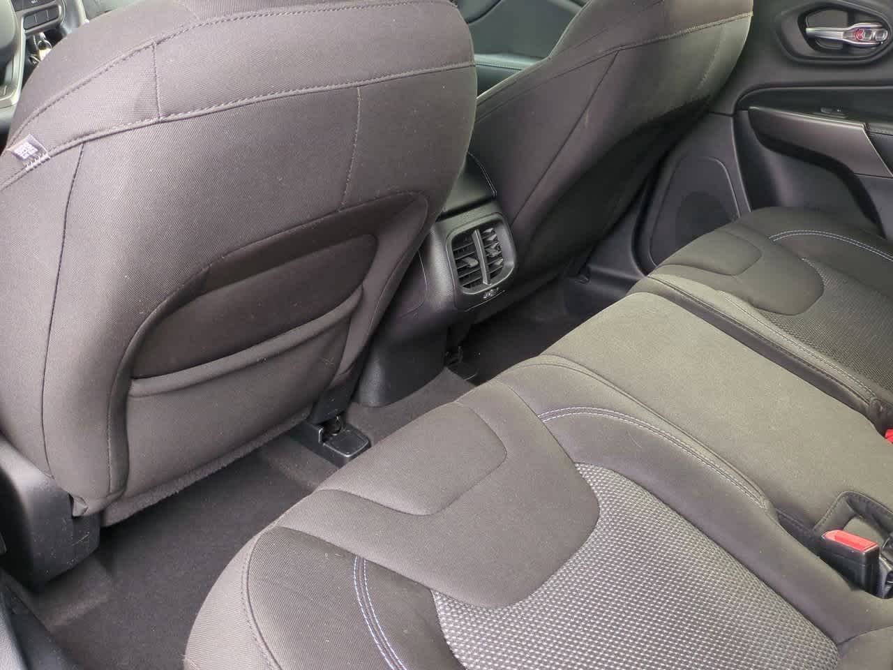 Thumbnail: 2020 Jeep Cherokee - 19