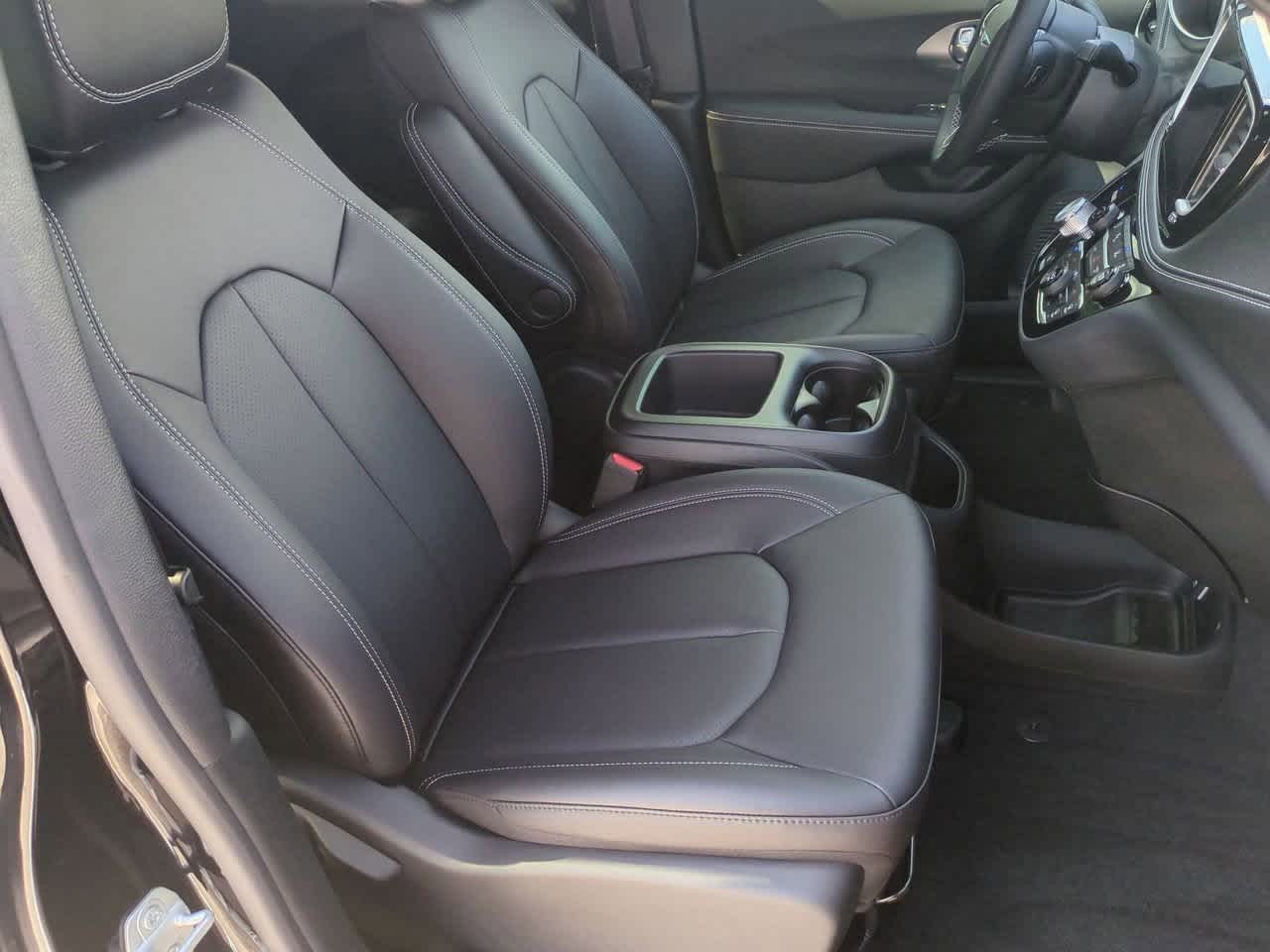 Thumbnail: 2026 Chrysler Pacifica - 22