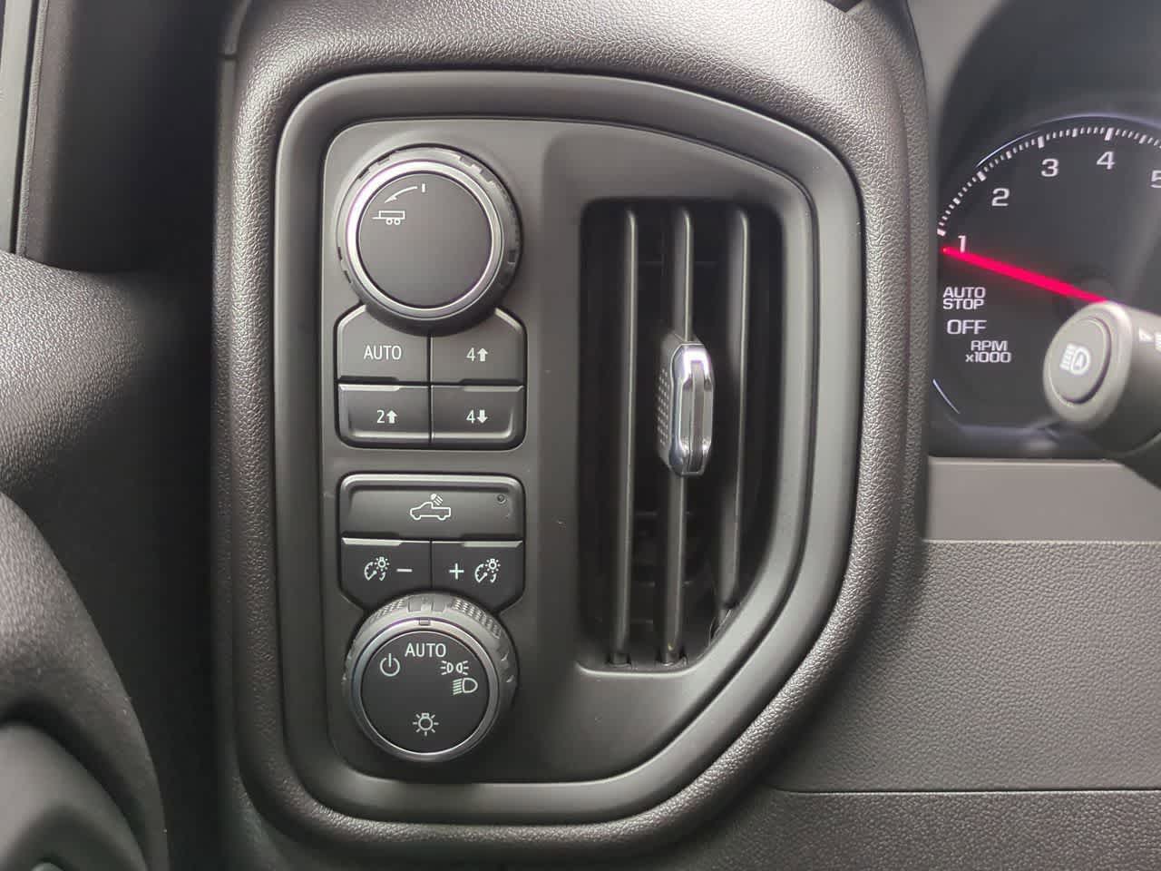 Thumbnail: 2025 Chevrolet Silverado 1500 - 18