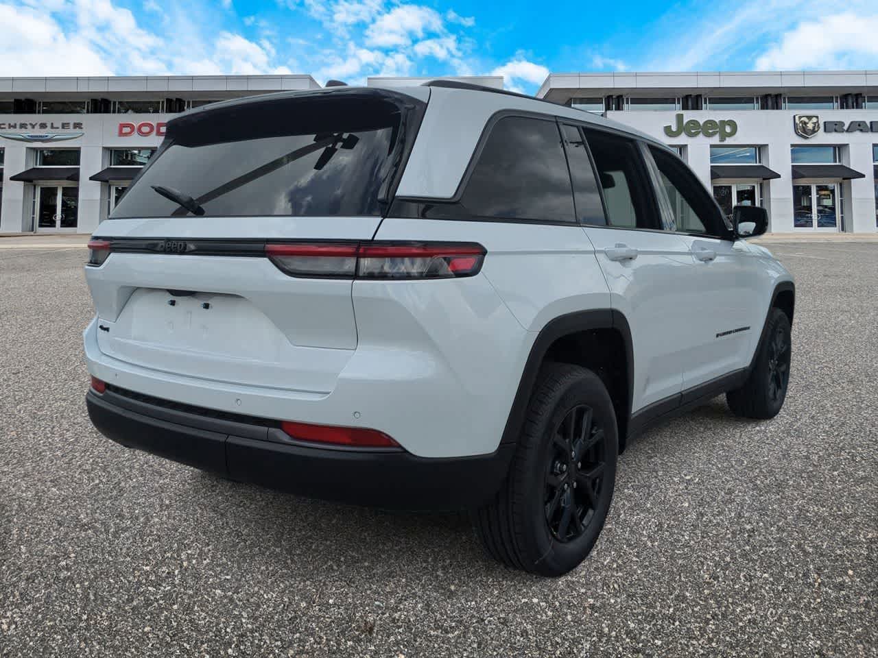 Thumbnail: 2026 Jeep Grand Cherokee - 8