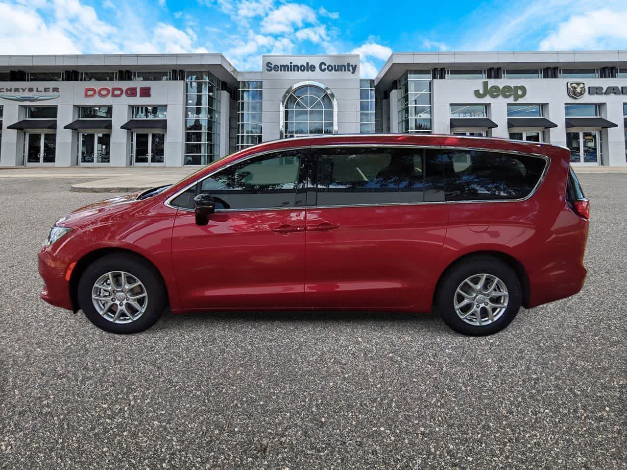 Thumbnail: 2026 Chrysler Voyager - 5